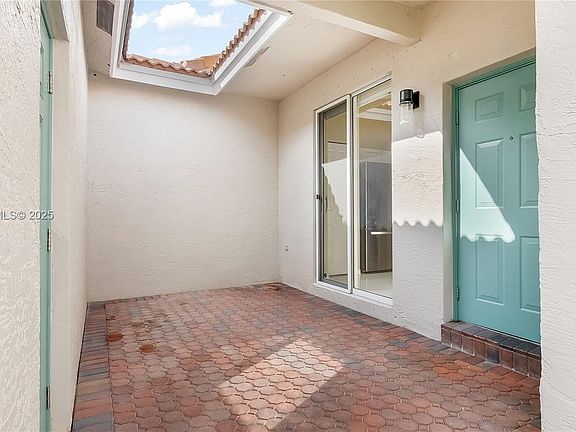 4th image of 7651 S Aragon Blvd Unit 5