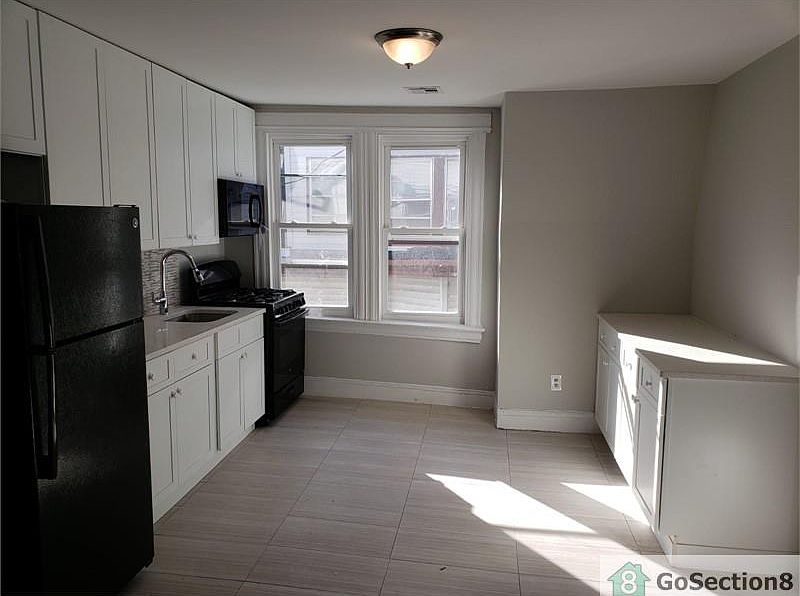 1st image of 193 Woodside Ave APT 3