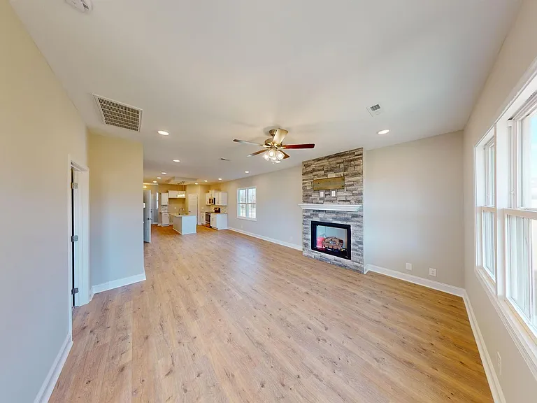 525 Herman Dr — Photo 2