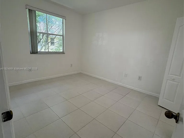 1536 SE 25th St #206 — Photo 3