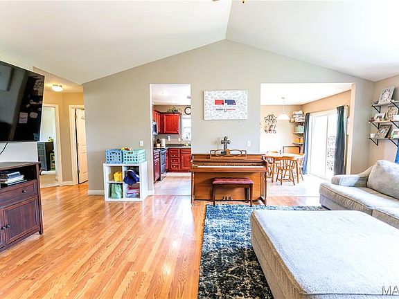 5th image of 218 Fritts Cir