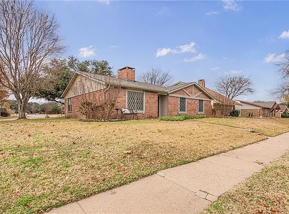 3rd image of 3302 Castle Rock Ln