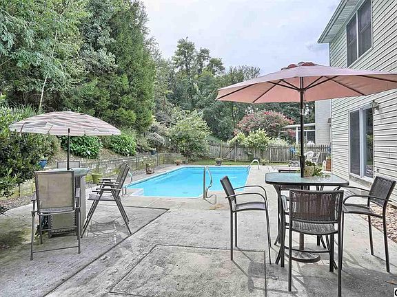 2nd image of 2245 Canterbury Dr