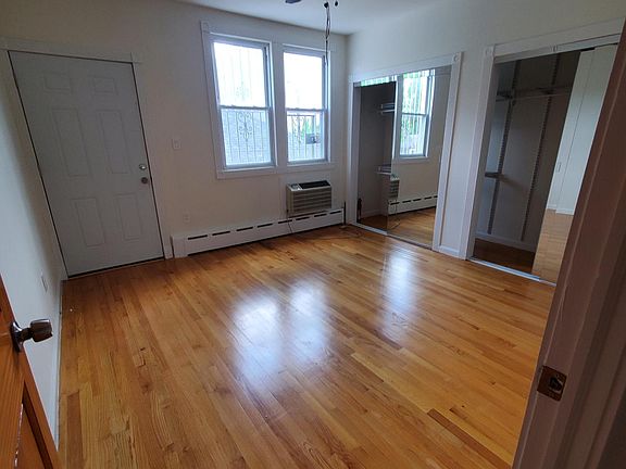 2nd image of 599 Drew St Floor 1
