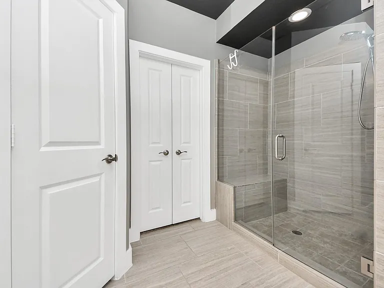 2704 Freund St — Photo 33