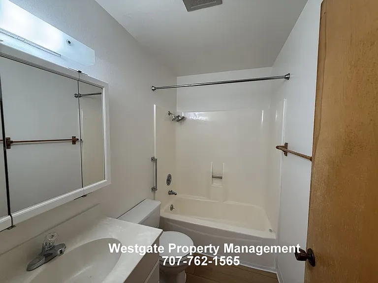 327 Bassett St #C — Photo 7
