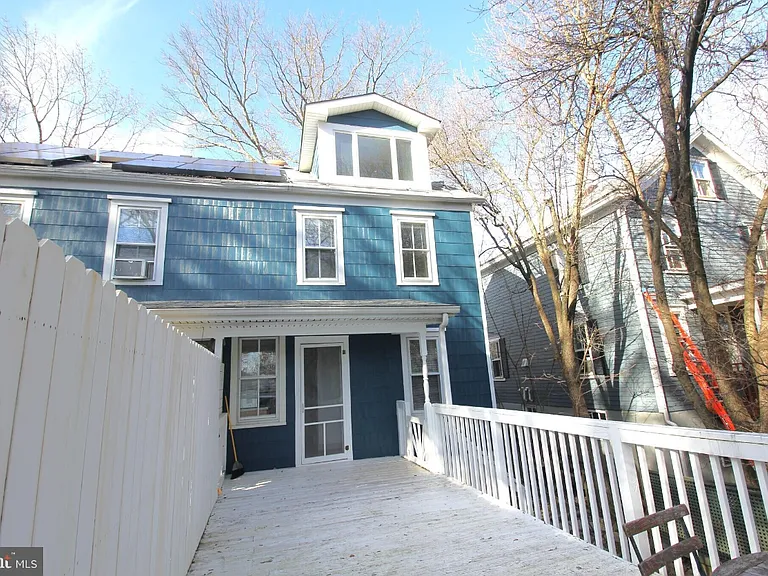 11-13 Hart Ave — Photo 16