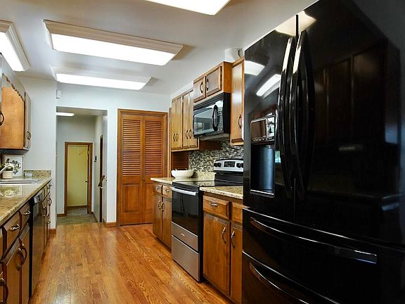 4th image of 1110 Bella Vista Dr