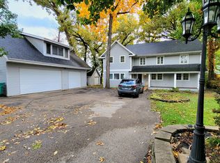 521 Twin Oaks Dr, Lake Villa, IL 60046