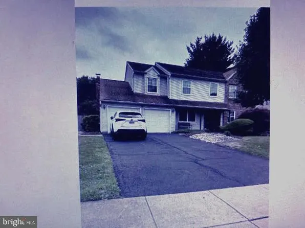 2067 E Wellington Rd, Newtown, PA 18940