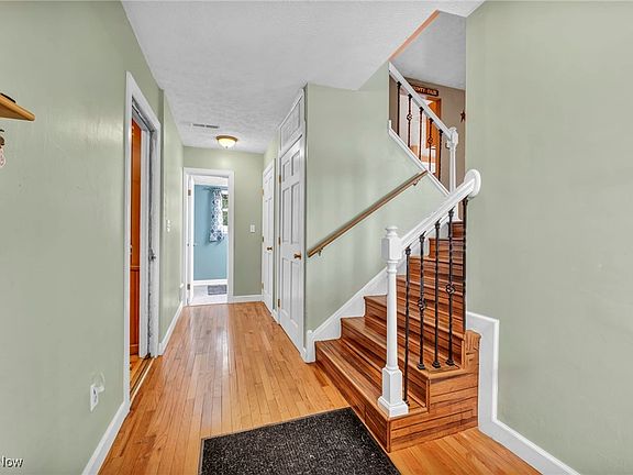 4th image of 1383 Sherman St