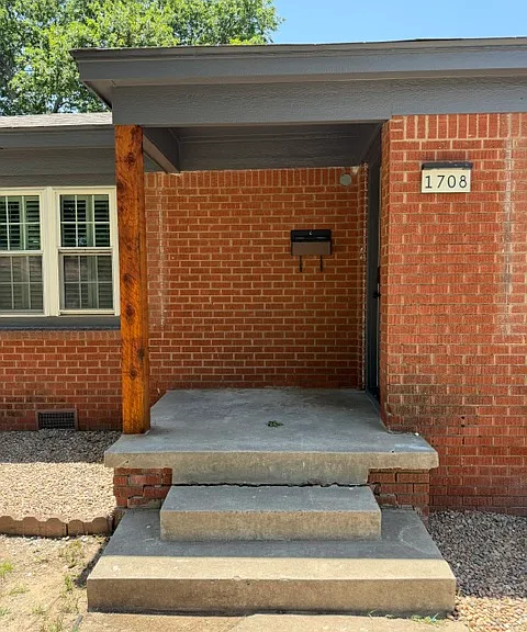 1708 Sheffield Rd — Photo 2