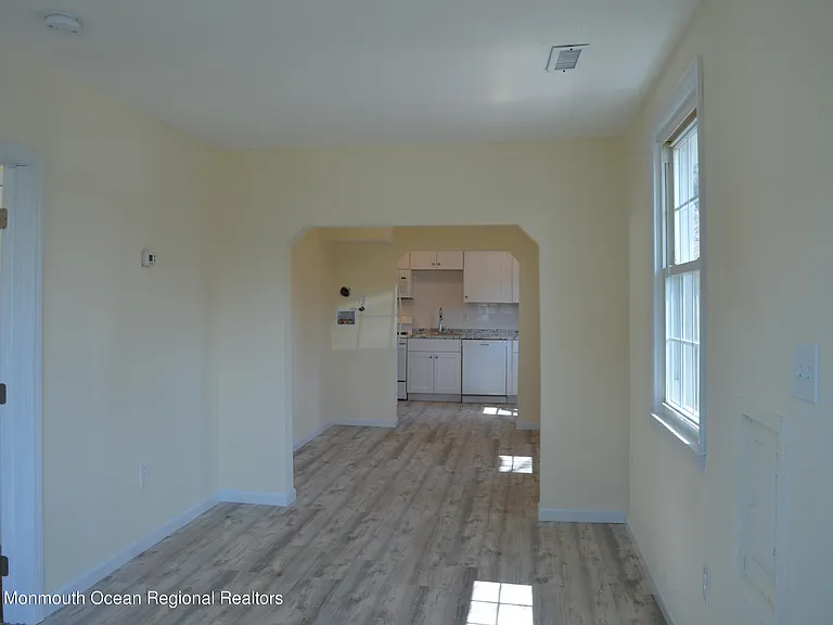 186 S Park Ave — Photo 4