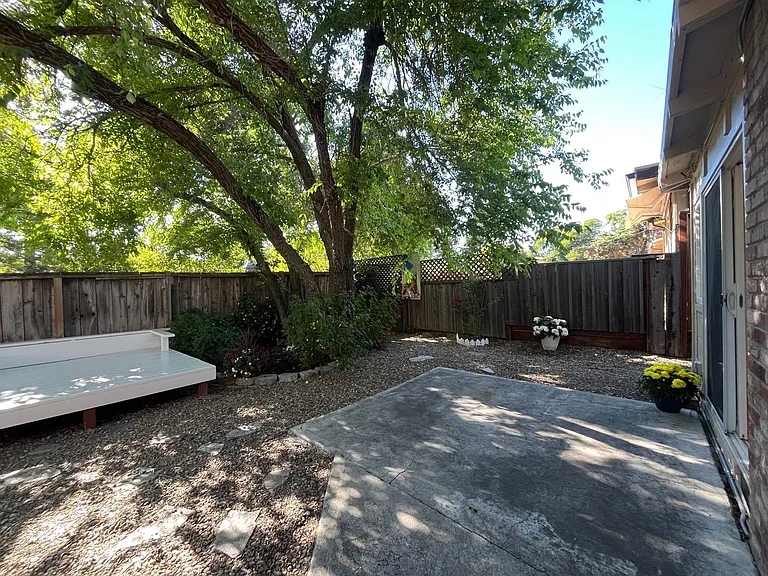 1594 Morgan Ln #A — Photo 17