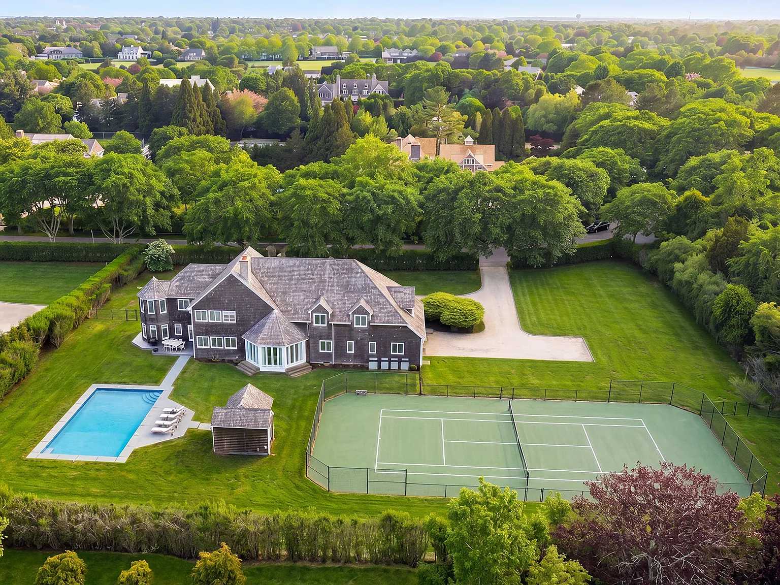 Summer Rental In Southampton Estate Section With Tennis — Photo 1