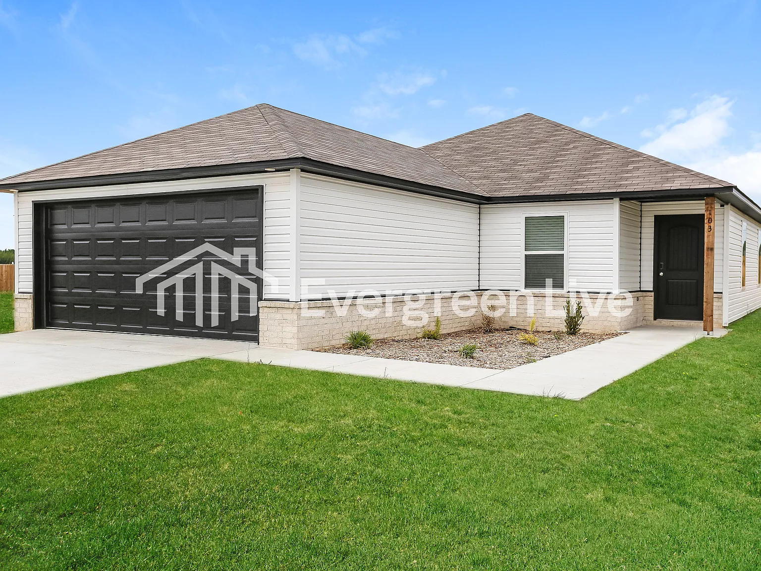 4 bed, 2.0 bath, 1496 sqft, $1,295 — Photo 2