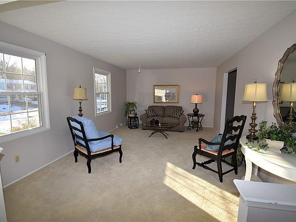 5th image of 1785 Arbutus Dr