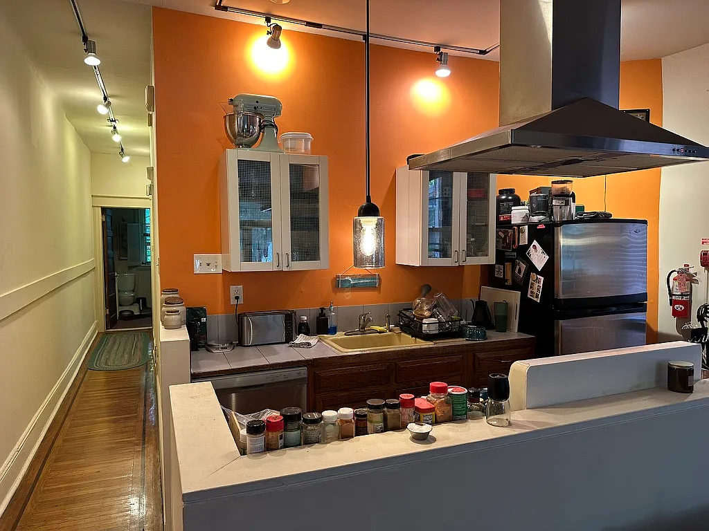 2 bed, 1000 sqft, $950 — Photo 4