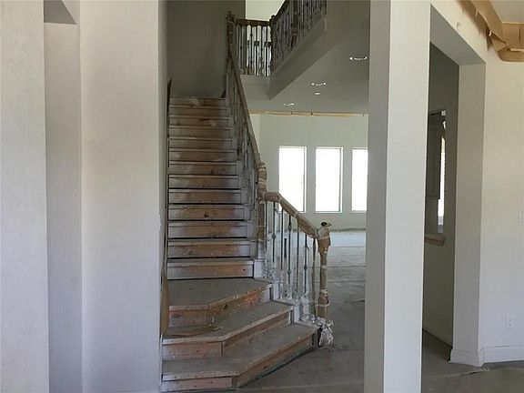 4th image of 901 Lavender Dr