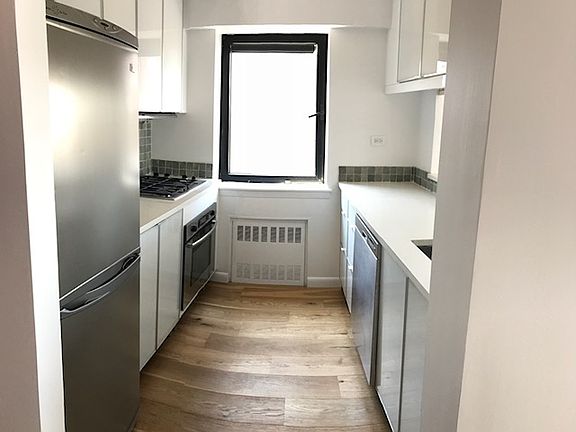 4th image of 45 W 67th St APT 26E