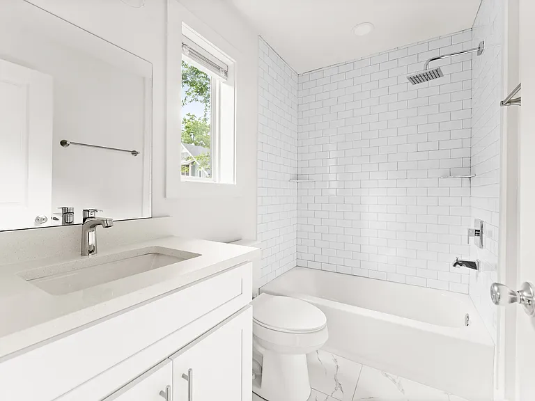 195 Flora Ave NE #B — Photo 8