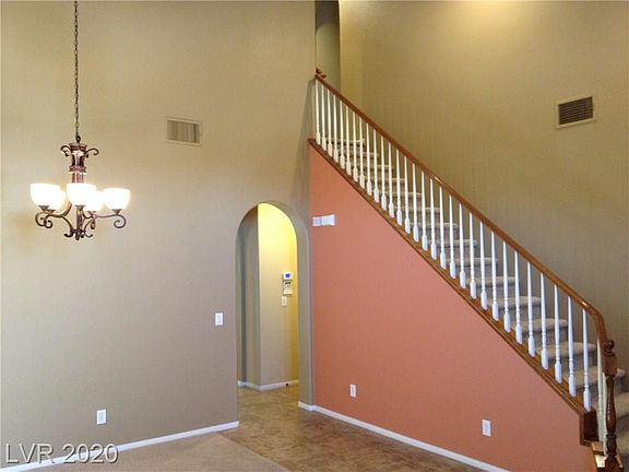 4th image of 617 Tecate Valley St