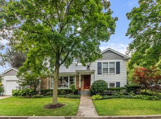 2761 Lincolnwood Dr, Evanston, IL 60201
