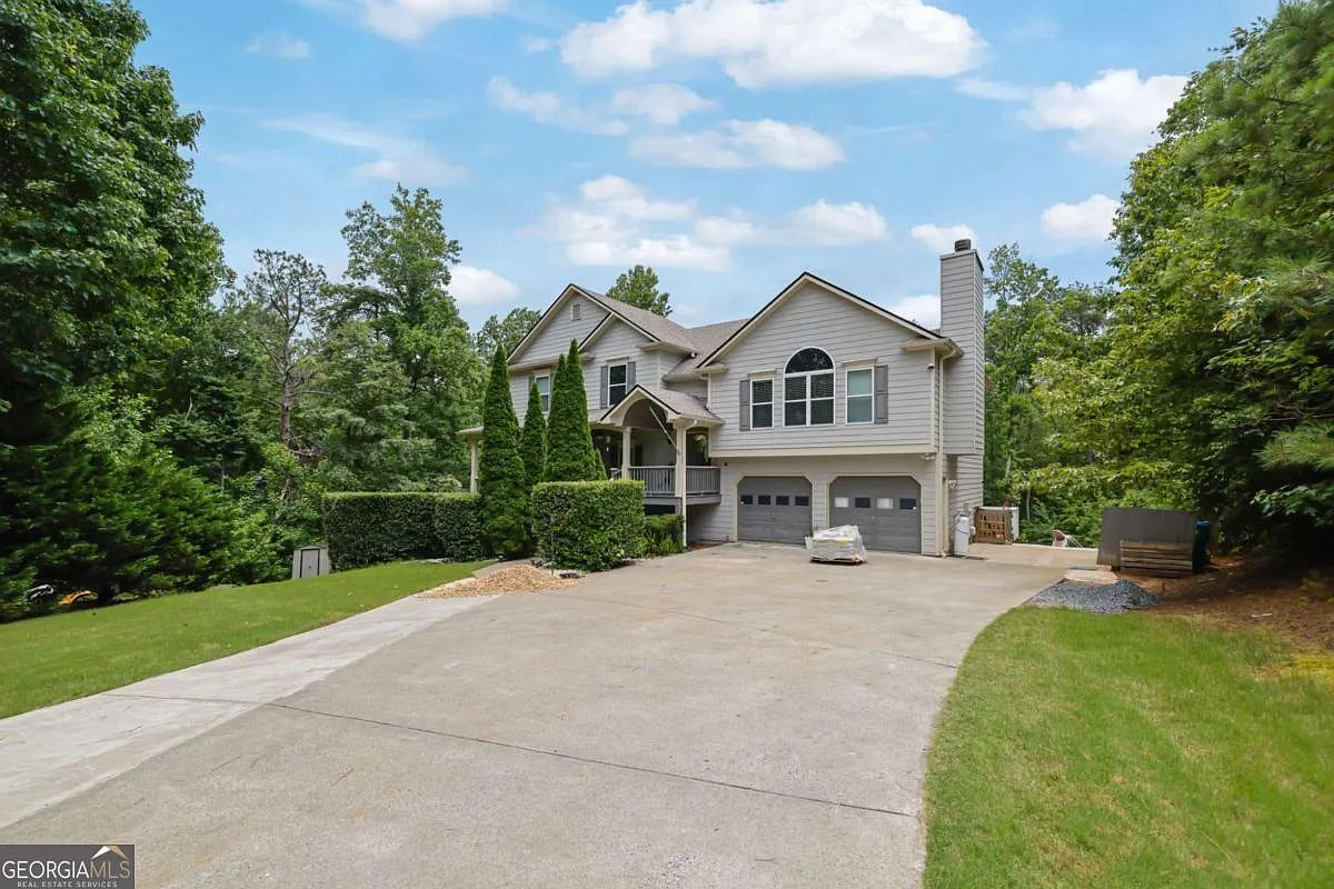 4 bed, 3.0 bath, $3,200 — Photo 1