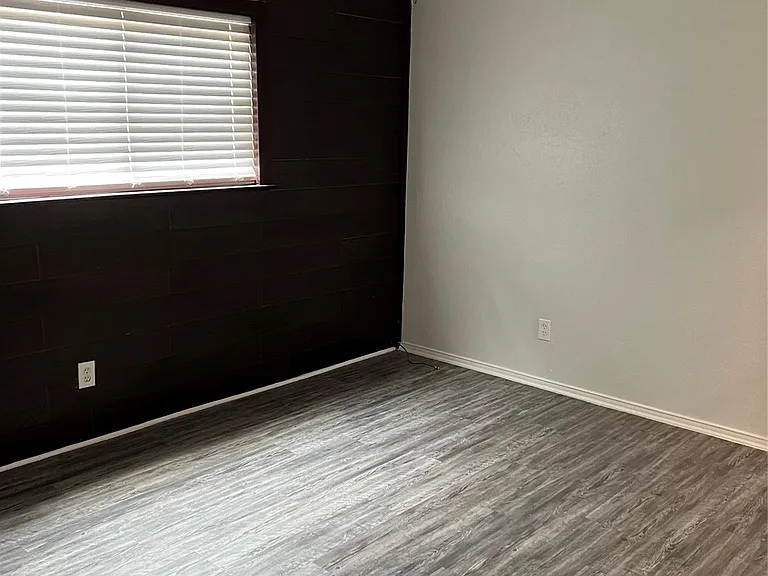 507 Hilltop Ln — Photo 7