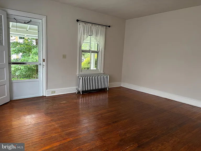 132 Plant Ave — Photo 4