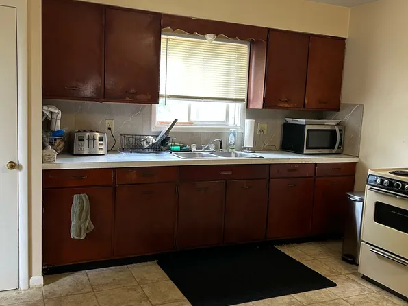 830 N 4th St #A, Marquette, MI 49855