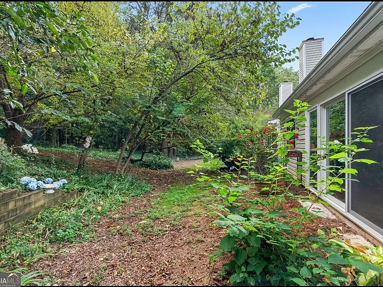 81 Hampshire Ct — Photo 30