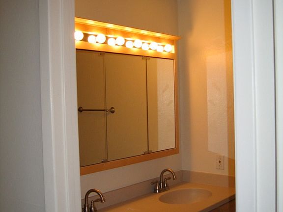 5th image of 615 Albion Ct