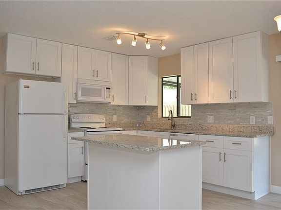5th image of 709 Briarwood Dr