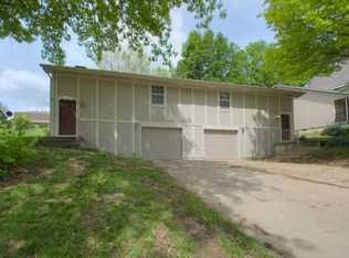732 NE Barnes Dr APT A, Lees Summit, MO 64086