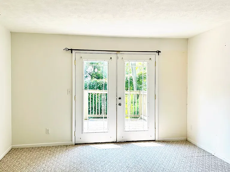 1119 W 8th St — Photo 12