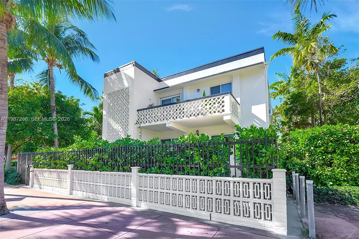 Building Photo - 428 Collins Ave #7