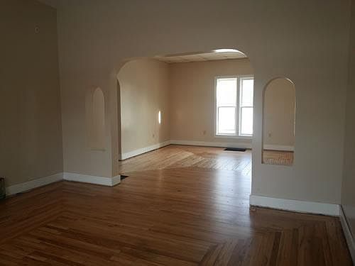 5th image of 724 E Ludington Ave APT A