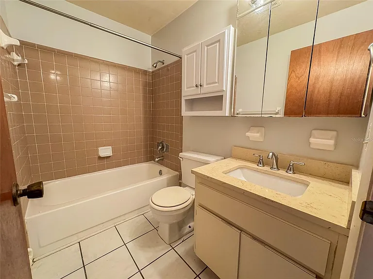 2635 SW 35th Pl #403 — Photo 10