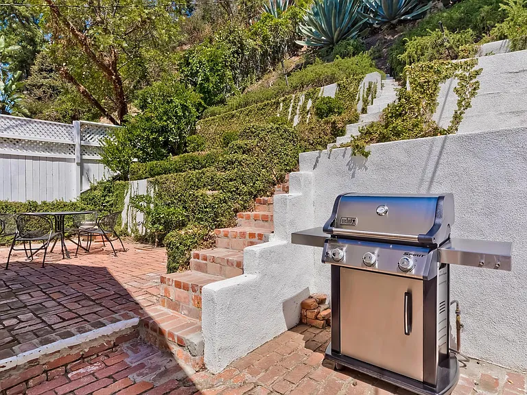 1448 N Beverly Dr — Photo 20