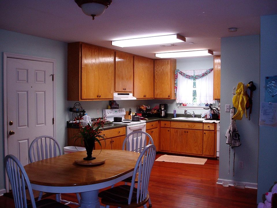 Dining kitchen area