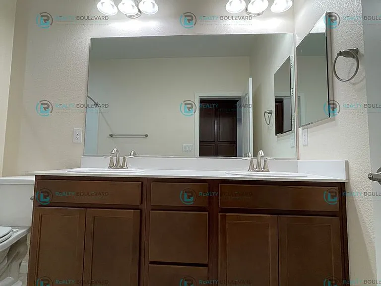 1017 Middle Gate Rd — Photo 33