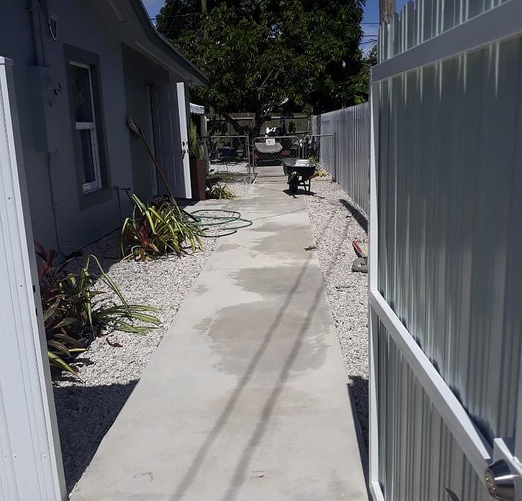 1st image of 102 Saint Nw Entre La Ave #23