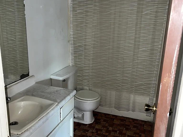 1911 Redbud St — Photo 5