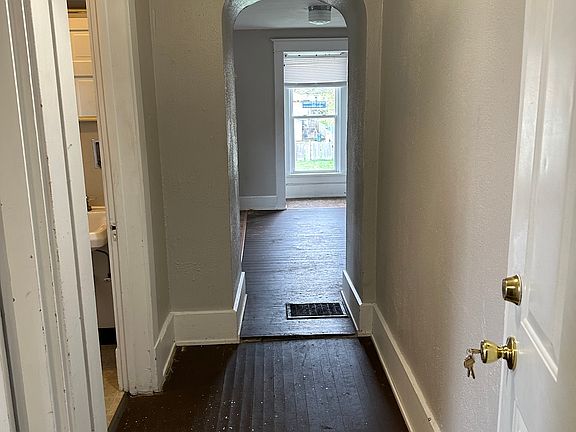 3rd image of 111 N 15th St #4
