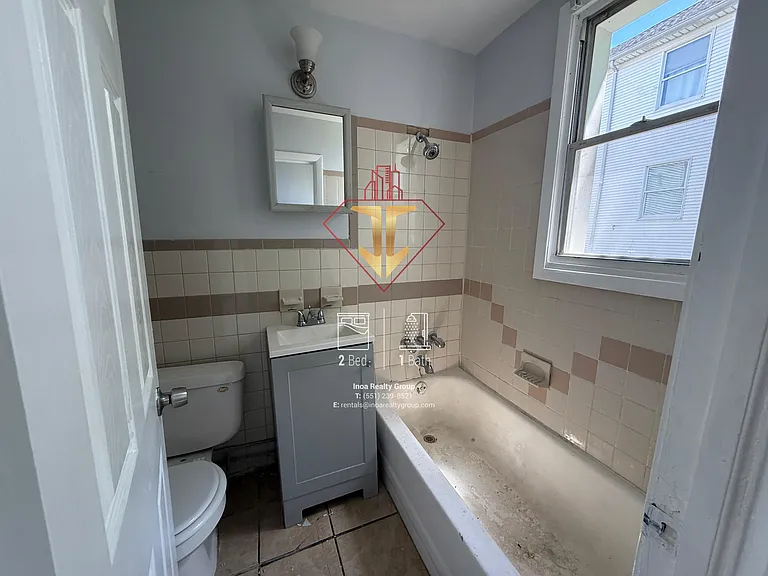 34 Clerk St #1R — Photo 4