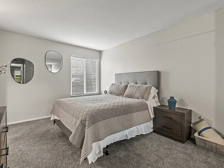 Kensington Park Apartments — Photo 43