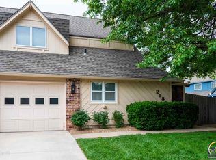 2931 SW Foxcroft 2 Ct, Topeka, KS 66614