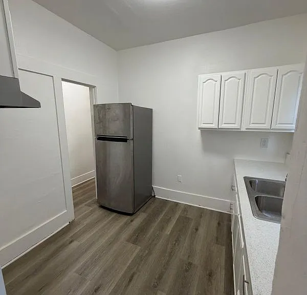 433 W 4th St #433 — Photo 3