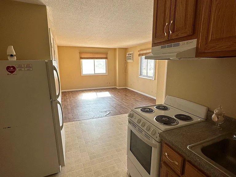 657 W Main St #3-4-5 — Photo 3